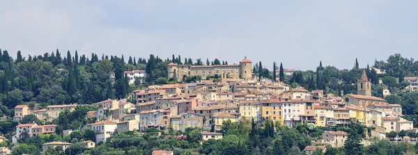 Peut-on louer une villa en Provence avec des visites guidées des champs de lavande ?